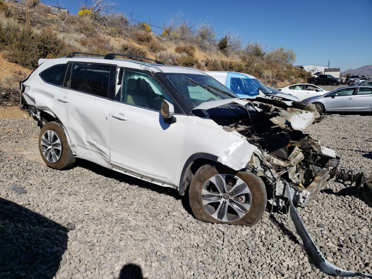 2022 TOYOTA HIGHLANDER XLE VIN:5TDHZRBH1NS191173