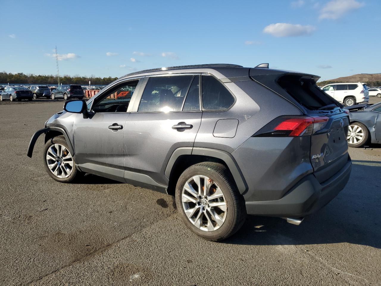 2024 TOYOTA RAV4 XLE PREMIUM VIN:2T3A1RFV4RC432061