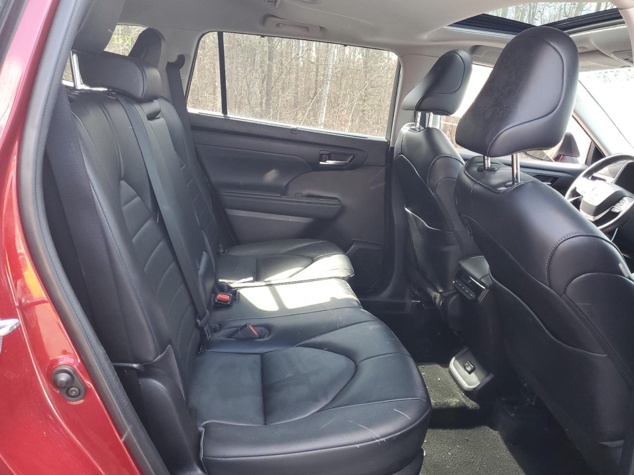 2022 TOYOTA HIGHLANDER XLE VIN:5TDGZRBH8NS582154
