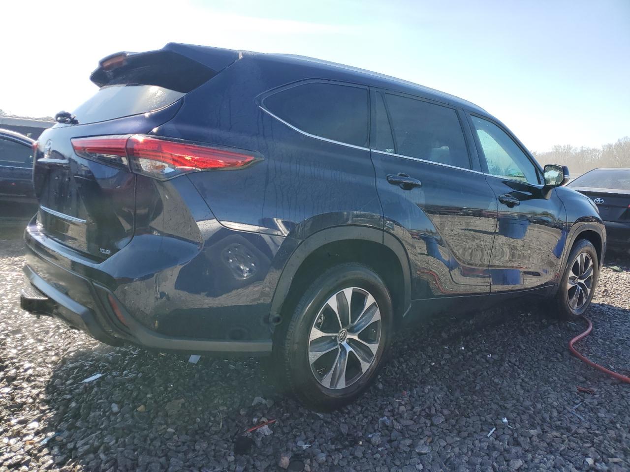 2022 TOYOTA HIGHLANDER XLE VIN:5TDGZRAH2NS129505