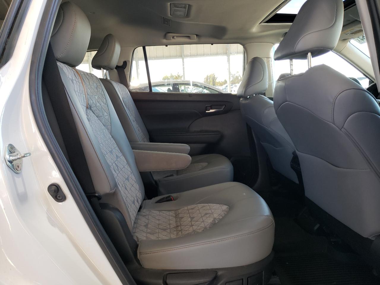 2022 TOYOTA HIGHLANDER HYBRID XLE VIN:5TDABRCH8NS538633