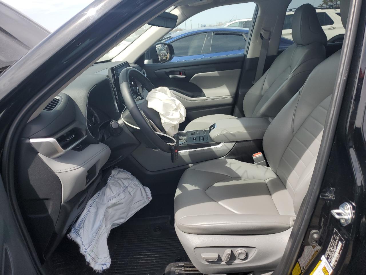 2022 TOYOTA HIGHLANDER XLE VIN:5TDGZRBH3NS575029