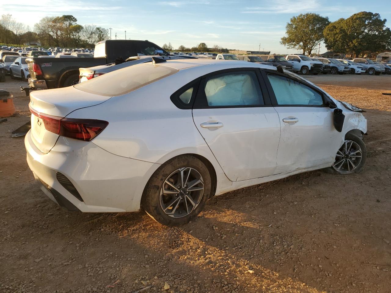 2023 KIA FORTE LX VIN:3KPF24AD3PE612885