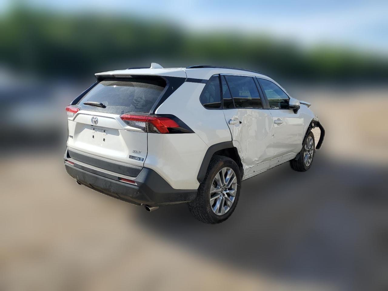 2022 TOYOTA RAV4 XLE PREMIUM VIN:2T3C1RFV8NW205070