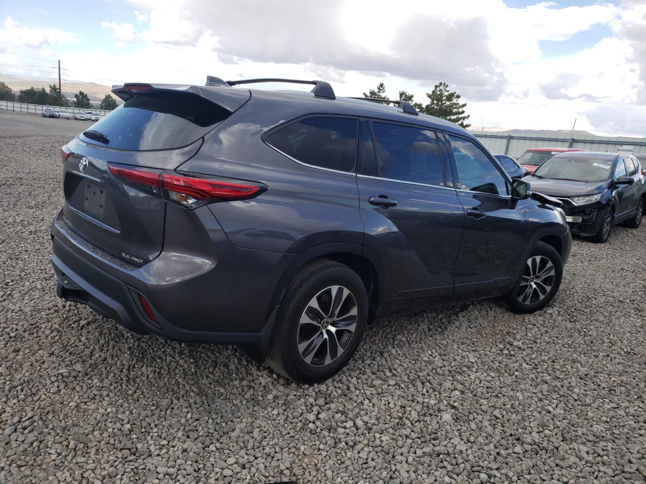 2022 TOYOTA HIGHLANDER XLE VIN:5TDHZRBH7NS238996