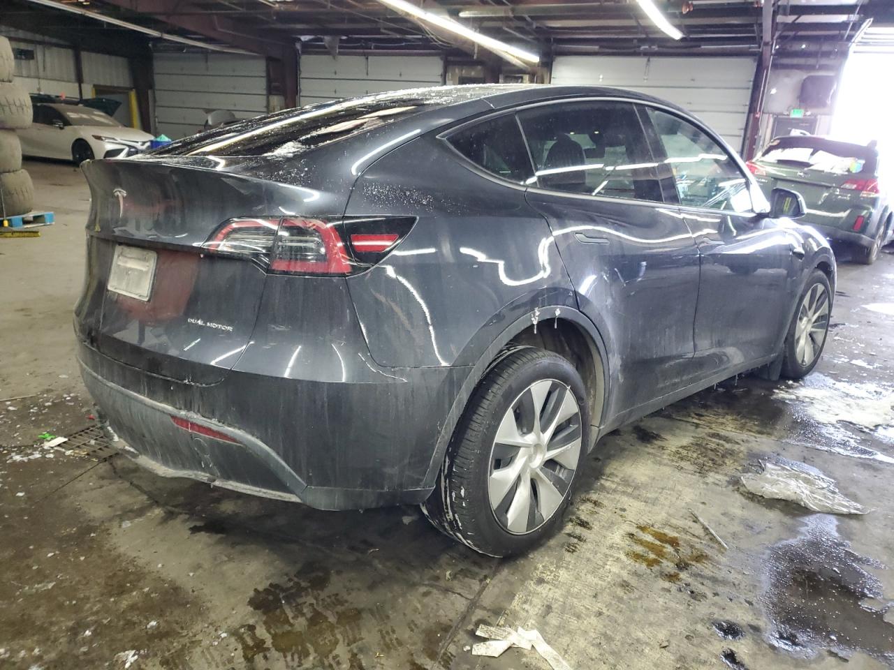 2024 TESLA MODEL Y  VIN:7SAYGDEE8RA252099