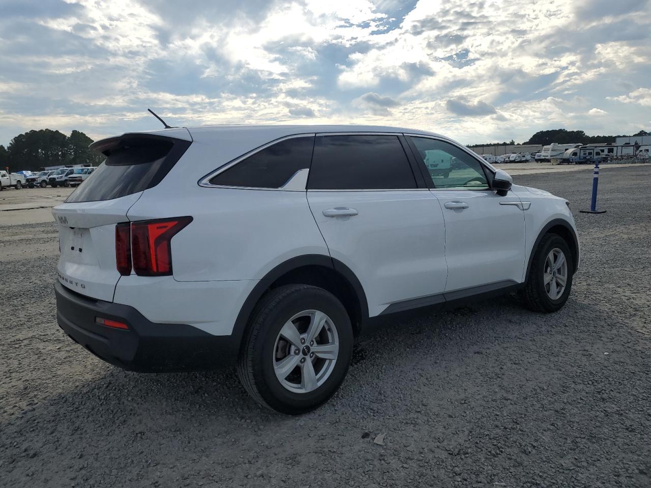 2022 KIA SORENTO LX VIN:5XYRGDLC7NG085601