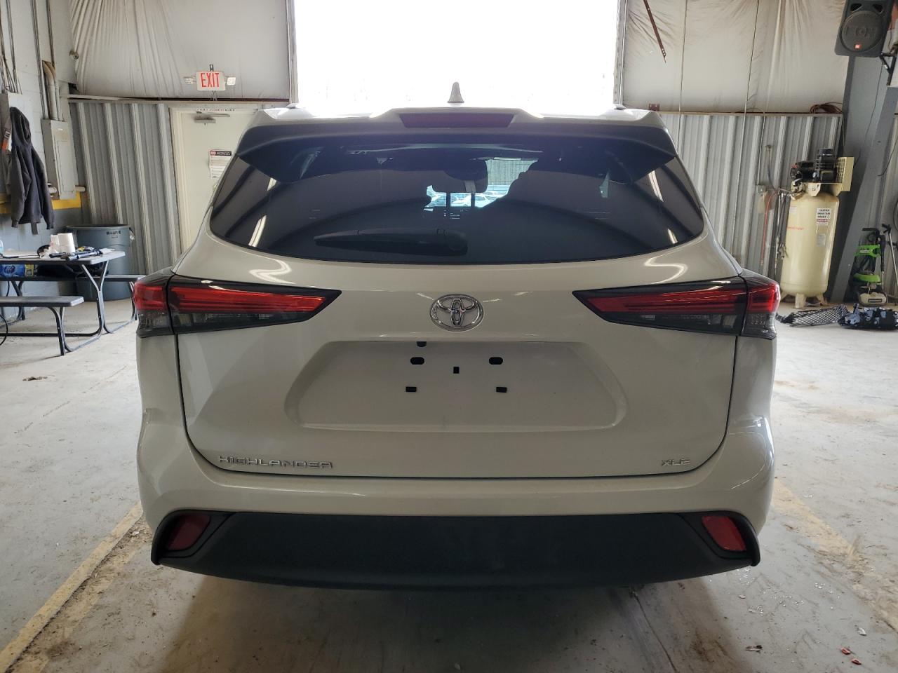 2022 TOYOTA HIGHLANDER XLE VIN:5TDGZRAH1NS140768