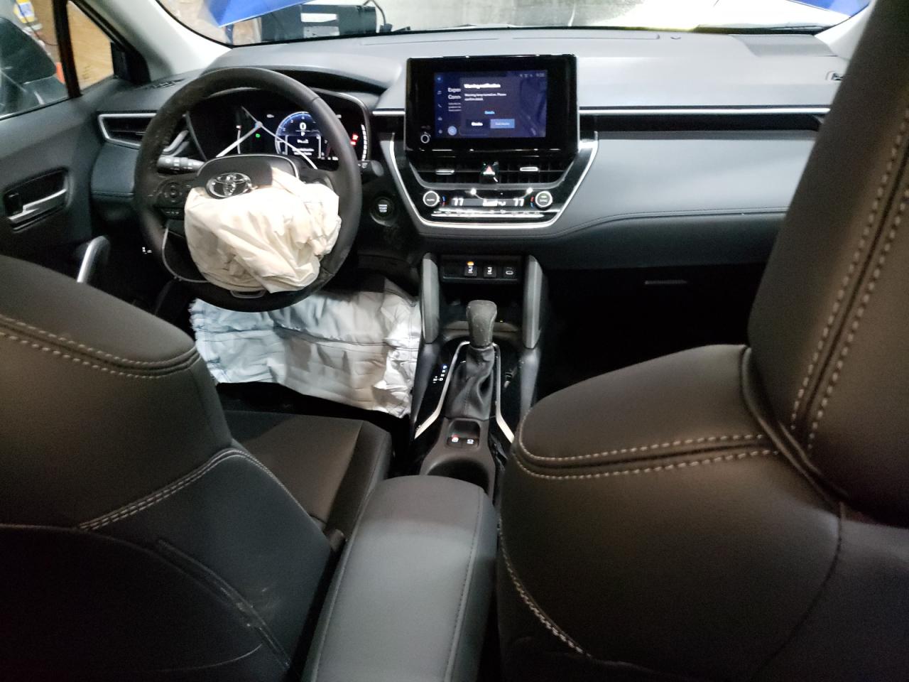 2024 TOYOTA COROLLA CROSS XLE VIN:7MUDAABG6RV101672