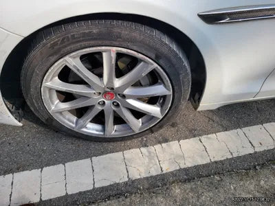 2016 Jaguar XJ SAJAA229XGNV99979 VIN:SAJAA229XGNV99979