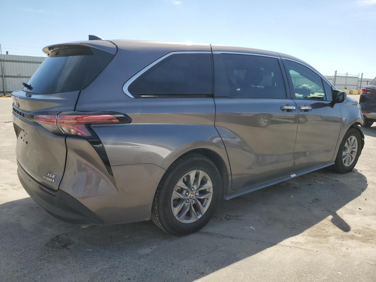 2022 TOYOTA SIENNA XLE VIN:5TDYRKEC3NS125652