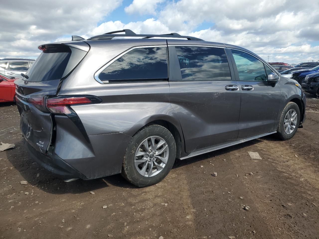 2022 TOYOTA SIENNA XLE VIN:5TDJSKFC4NS041571