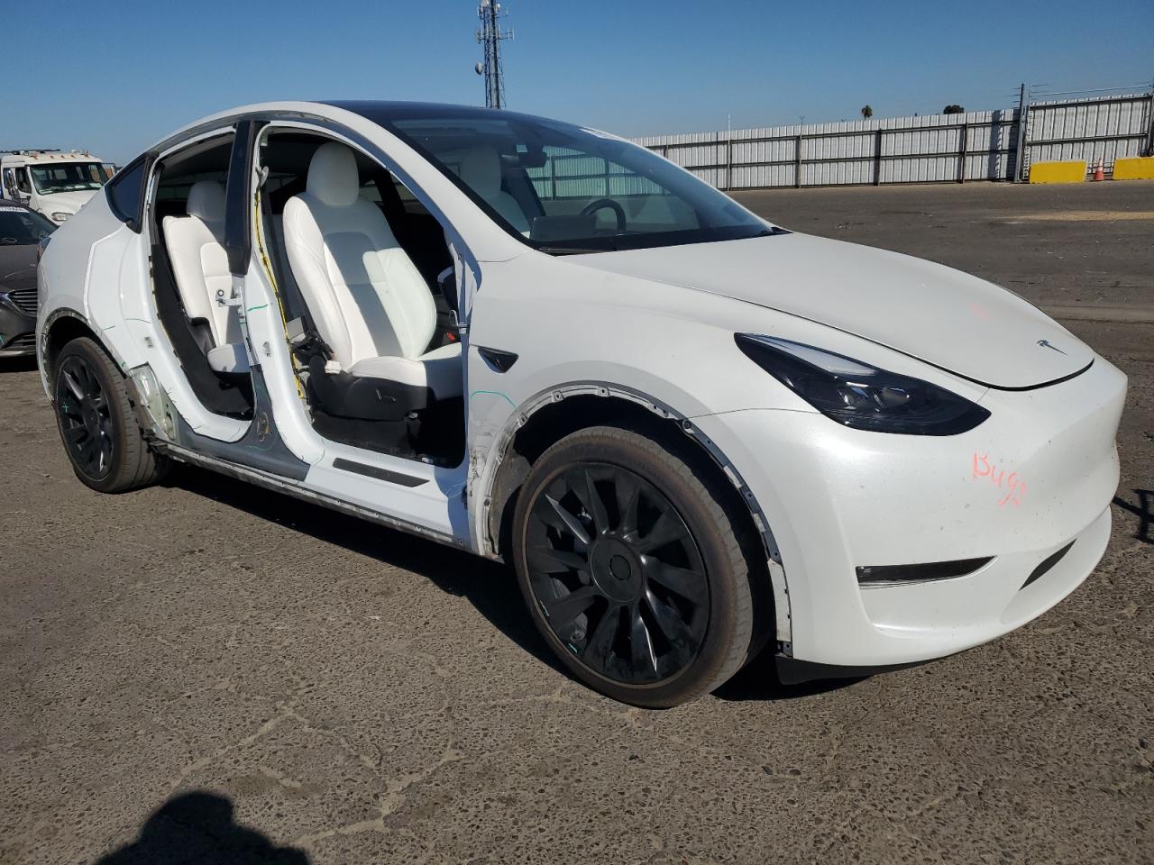 2023 TESLA MODEL Y  VIN:7SAYGDEE3PF840024