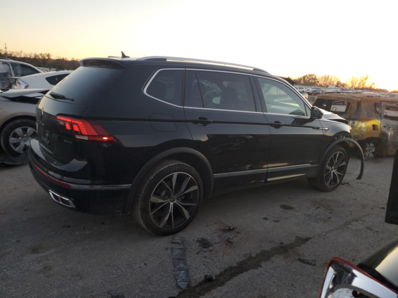 2023 VOLKSWAGEN TIGUAN SEL R-LINE BLACK VIN:3VV4B7AX4PM125222