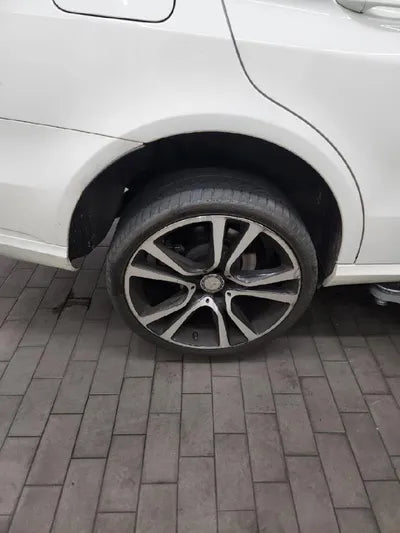 2015 Mercedes-Benz E 220 VIN: