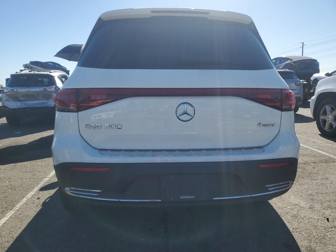 2022 MERCEDES-BENZ EQB 300 4MATIC VIN:W1N9M0KB1NN009903