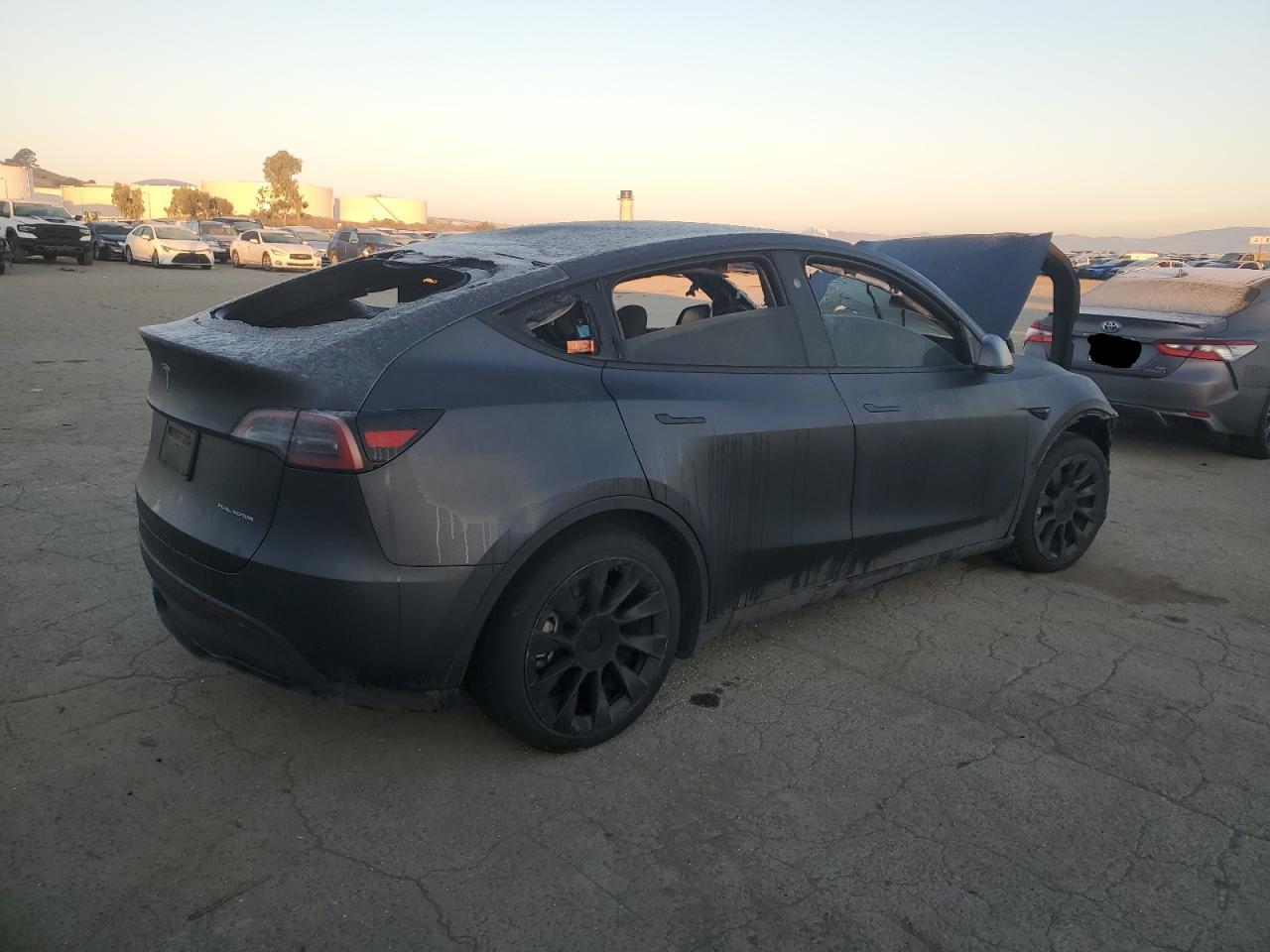 2024 TESLA MODEL Y  VIN:7SAYGDEE4RA223599