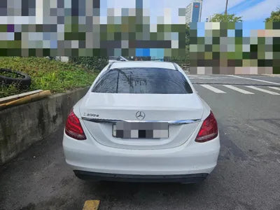 2015 Mercedes-Benz C 200 VIN: