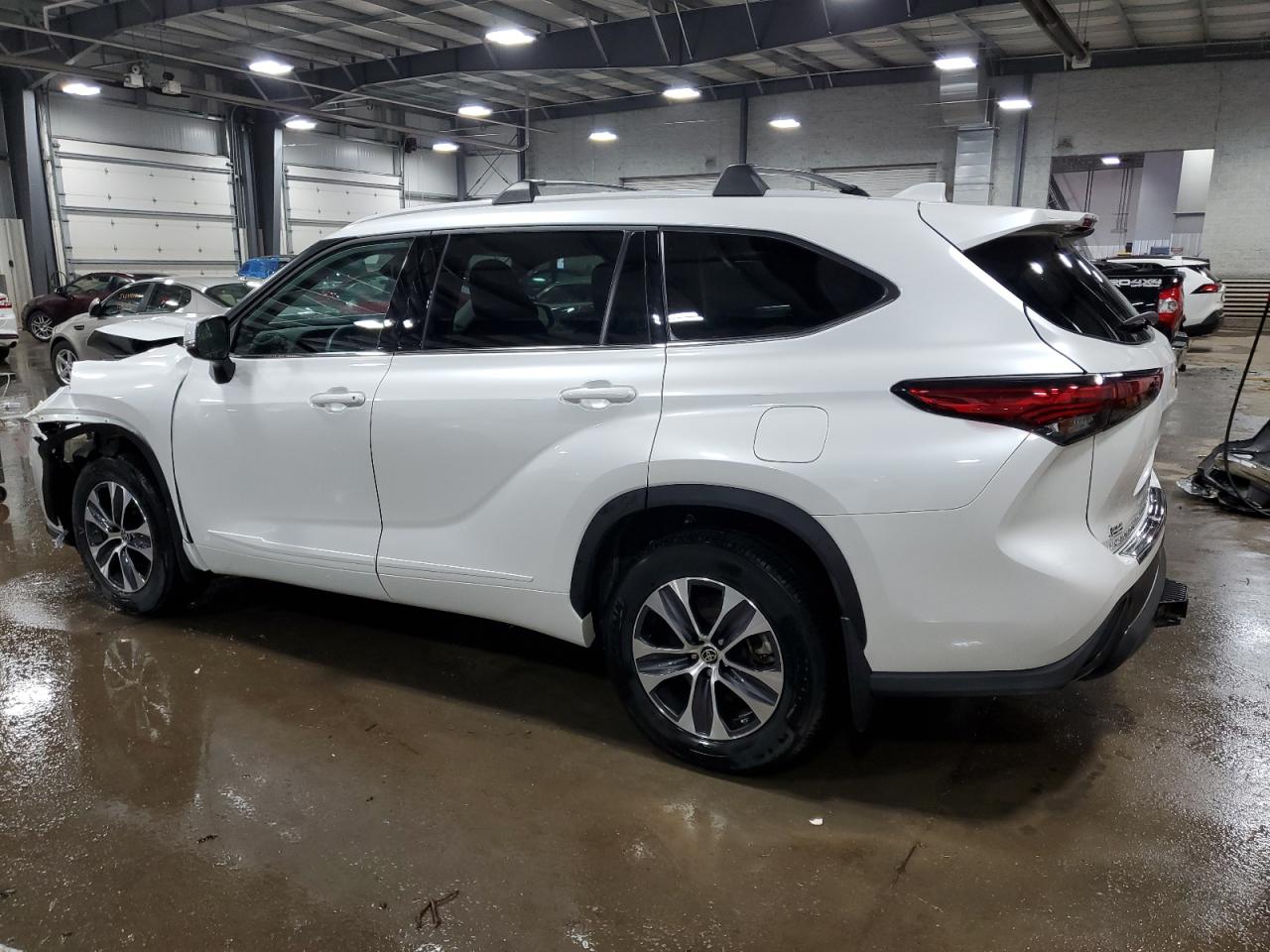 2022 TOYOTA HIGHLANDER XLE VIN:5TDGZRBH6NS252996