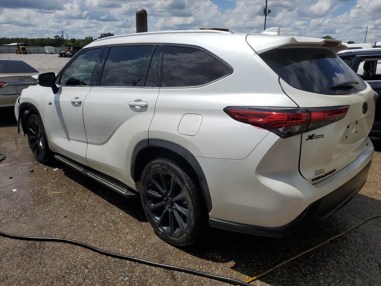 2022 TOYOTA HIGHLANDER XLE VIN:5TDGZRAHXNS092817