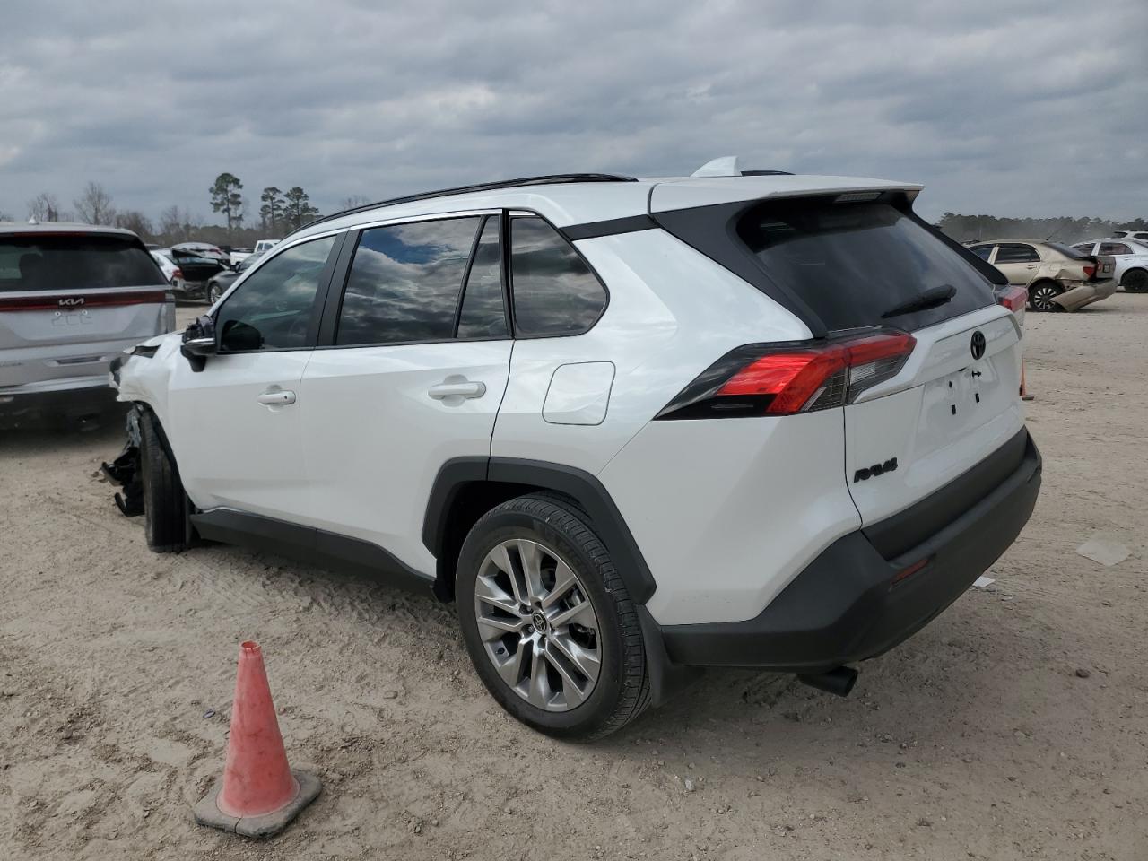2024 TOYOTA RAV4 XLE PREMIUM VIN:2T3C1RFV3RW352290