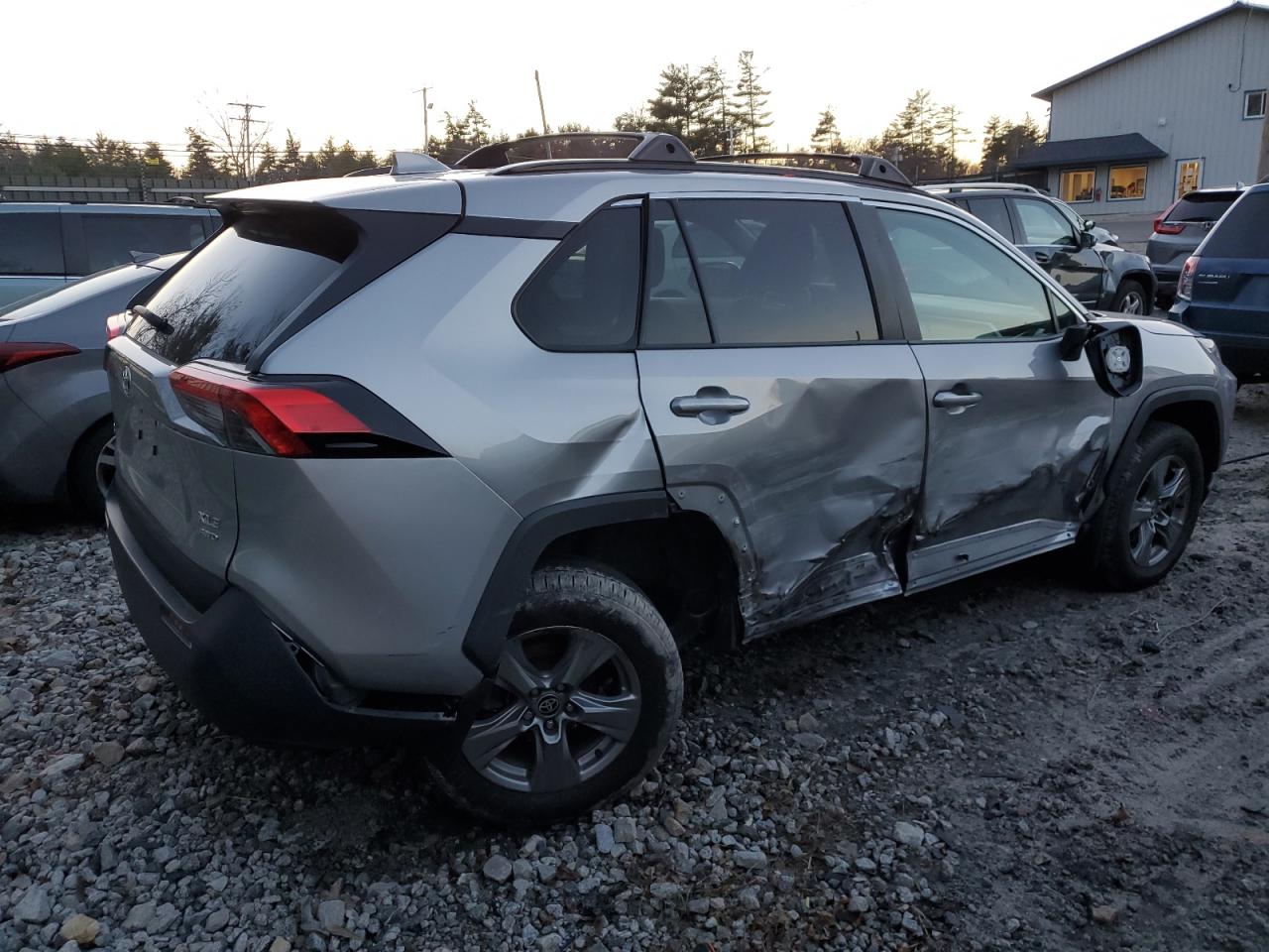 2022 TOYOTA RAV4 XLE VIN:2T3P1RFV9NC303656