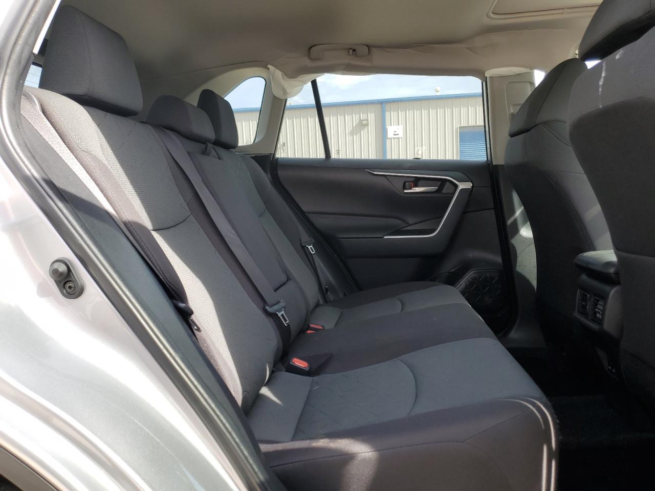 2024 TOYOTA RAV4 XLE VIN:2T3W1RFV2RC263986