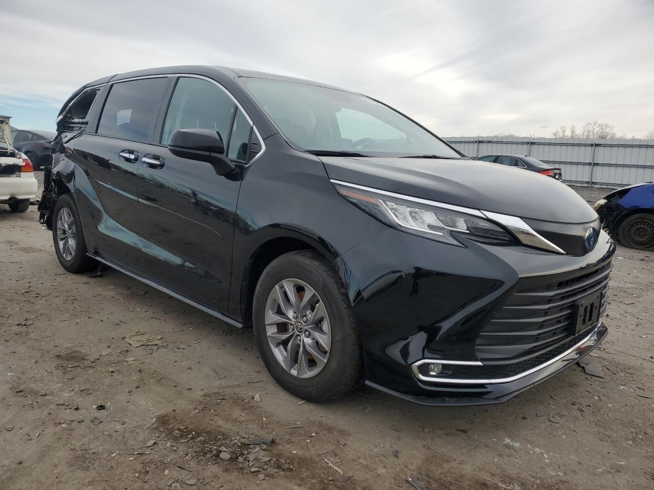 2022 TOYOTA SIENNA XLE VIN:5TDYRKEC3NS131385