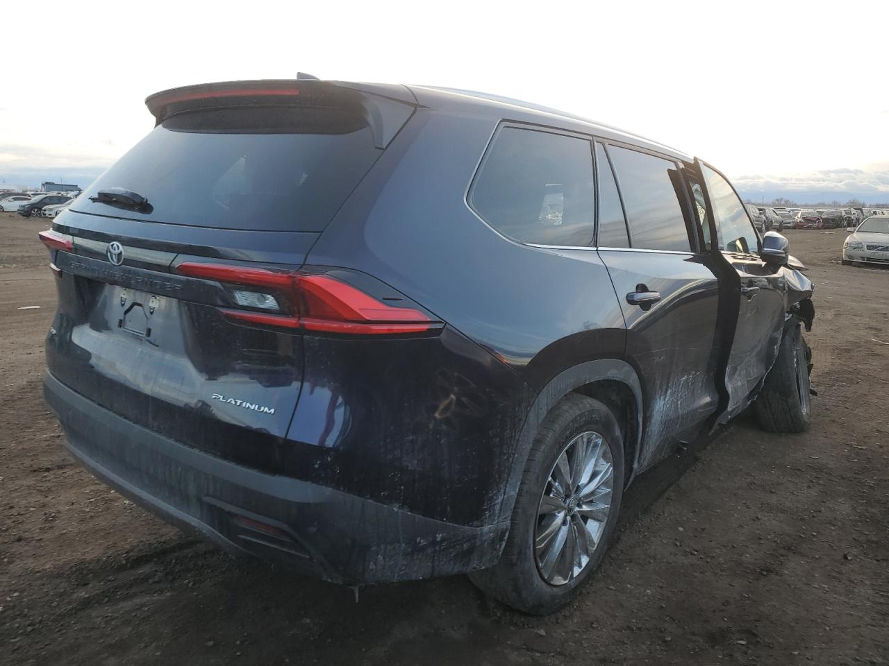 2024 TOYOTA GRAND HIGHLANDER XLE VIN:5TDAAAB59RS017020