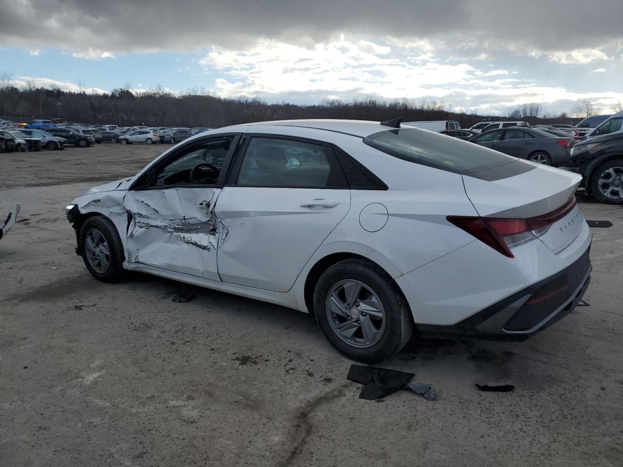 2024 HYUNDAI ELANTRA SE VIN:KMHLL4DG4RU761795