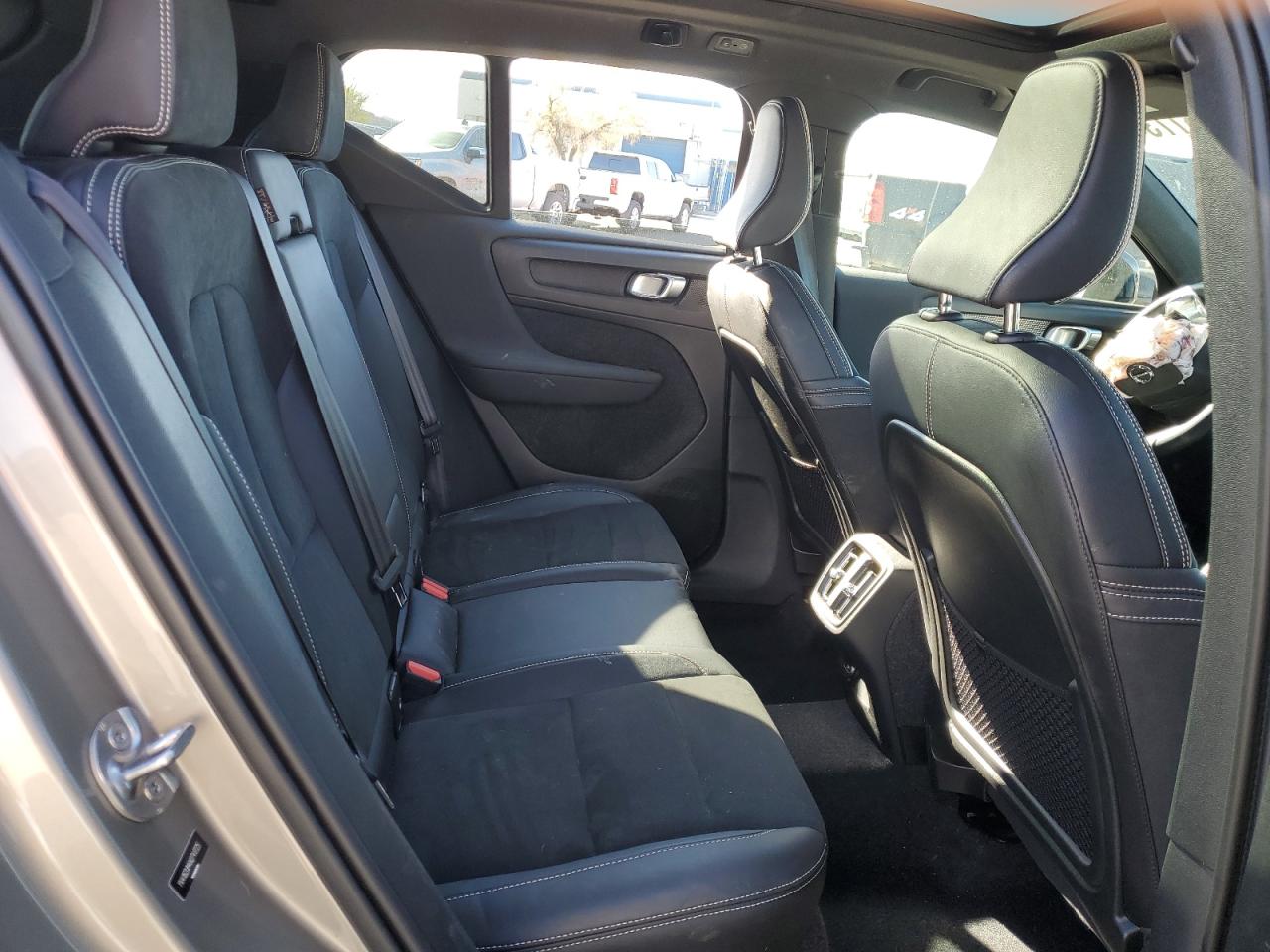 2022 VOLVO XC40 T5 R-DESIGN VIN:YV4162UM4N2741725