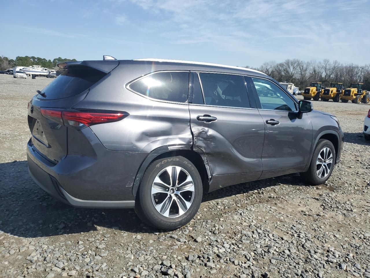 2022 TOYOTA HIGHLANDER XLE VIN:5TDHZRAH4NS545270