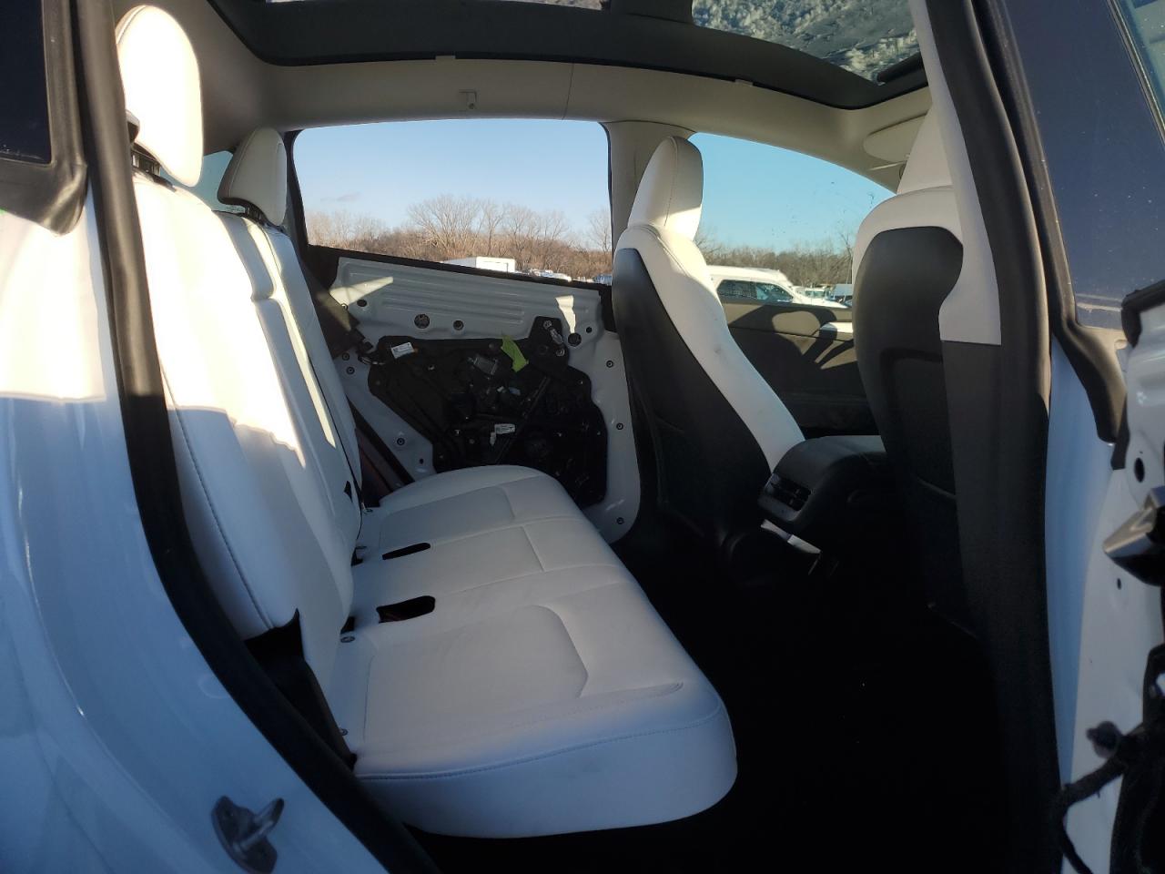 2023 TESLA MODEL Y  VIN:7SAYGDEE9PF755544