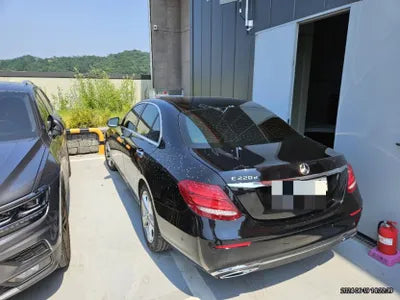 2016 Mercedes-Benz E 220 VIN: