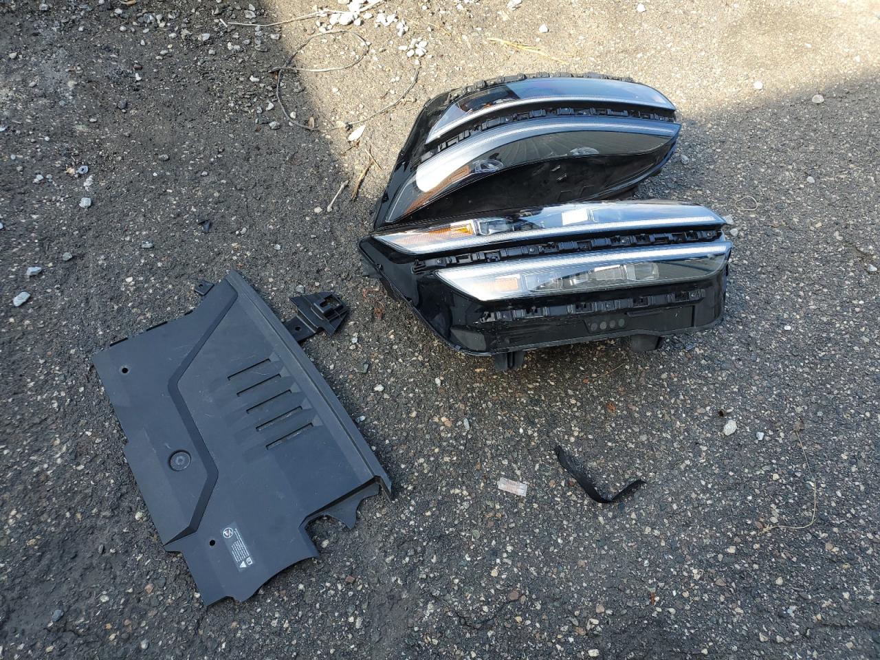 2022 GENESIS GV70 BASE VIN:KMUMCDTC6NU042658