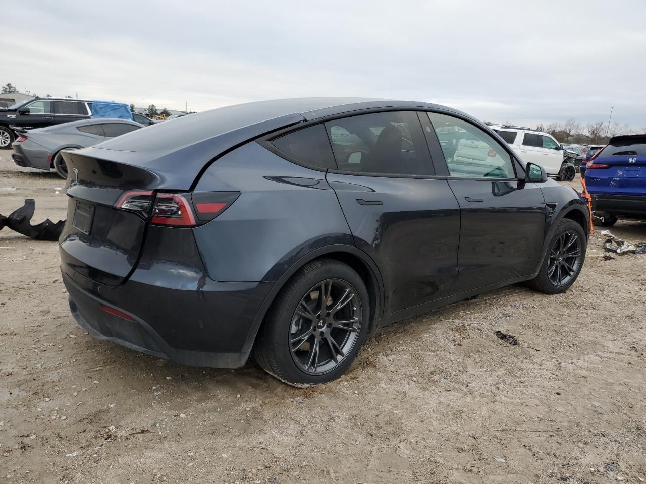 2024 TESLA MODEL Y  VIN:7SAYGDED9RA305643