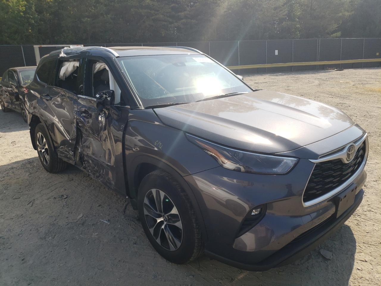 2022 TOYOTA HIGHLANDER XLE VIN:5TDGZRBH1NS213099