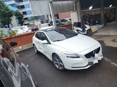 2017 Volvo V40 VIN: