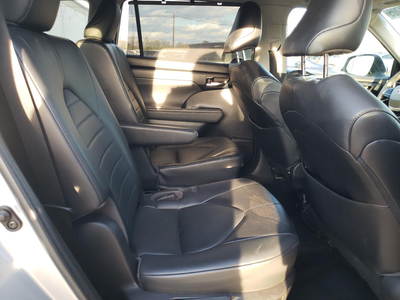 2022 TOYOTA HIGHLANDER XLE VIN:5TDHZRBH5NS181892