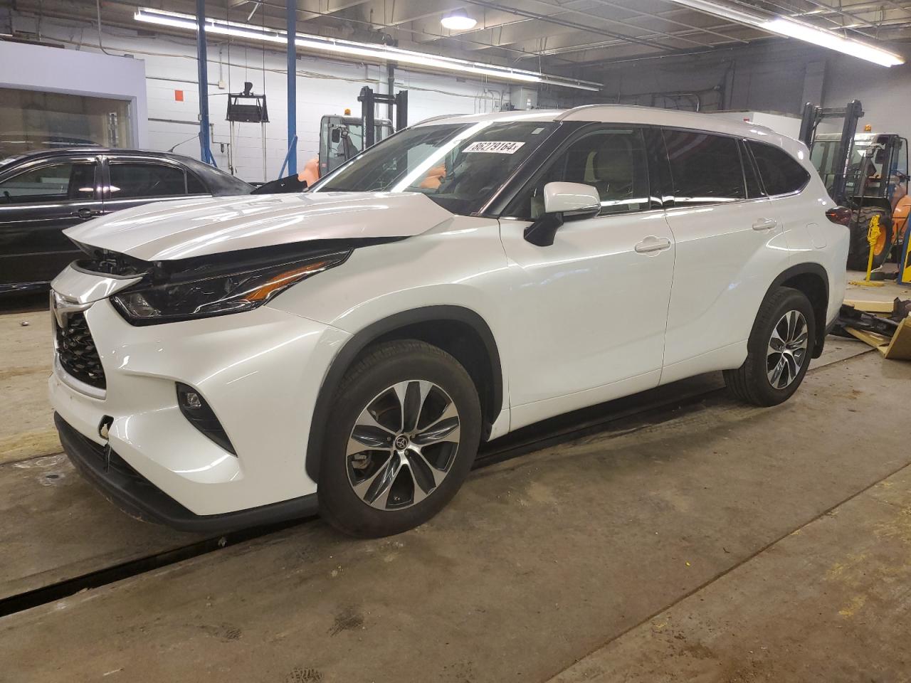 2022 TOYOTA HIGHLANDER XLE VIN:5TDGZRBH0NS560570