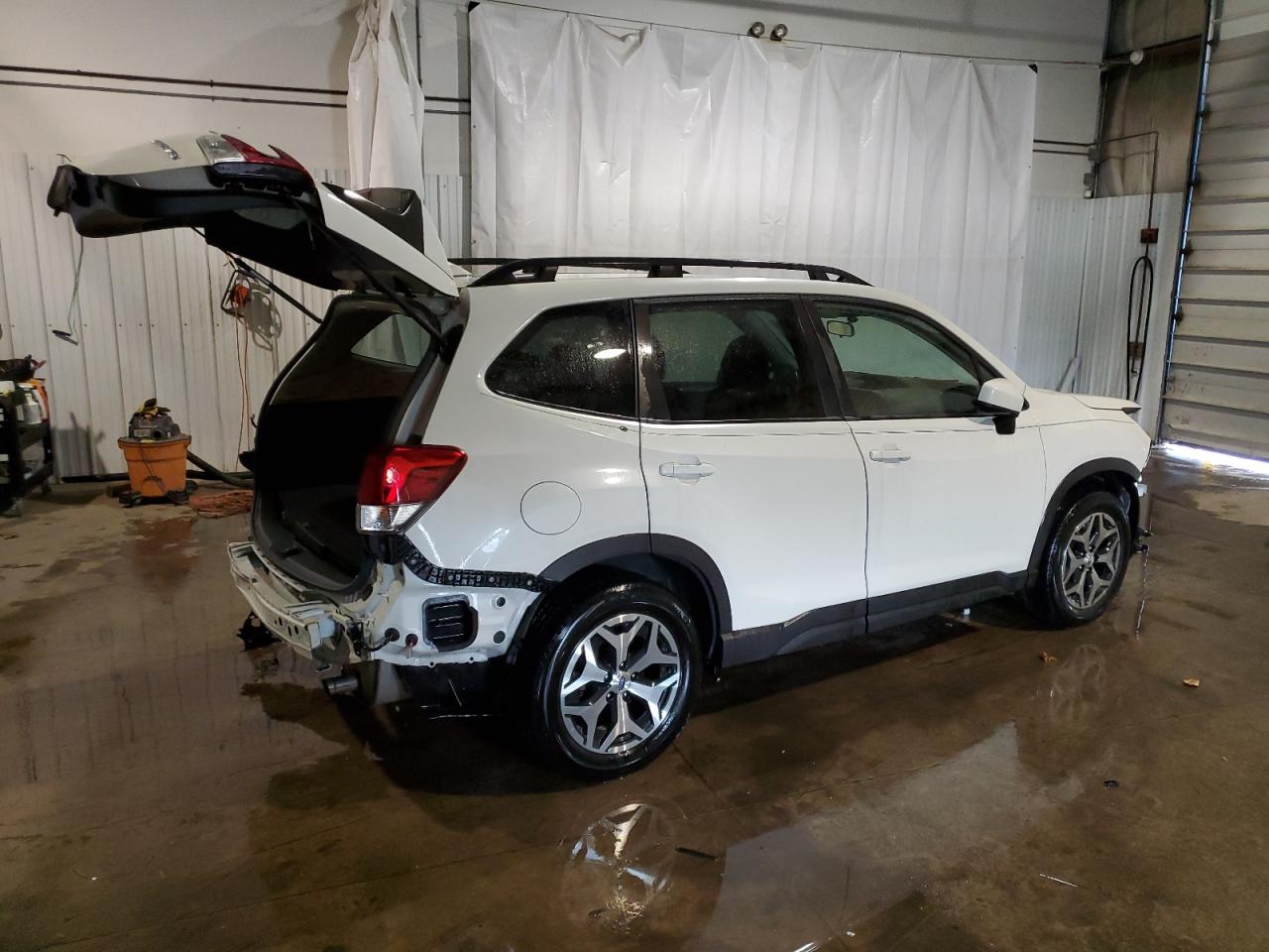 2022 SUBARU FORESTER PREMIUM VIN:JF2SKADC0NH401779