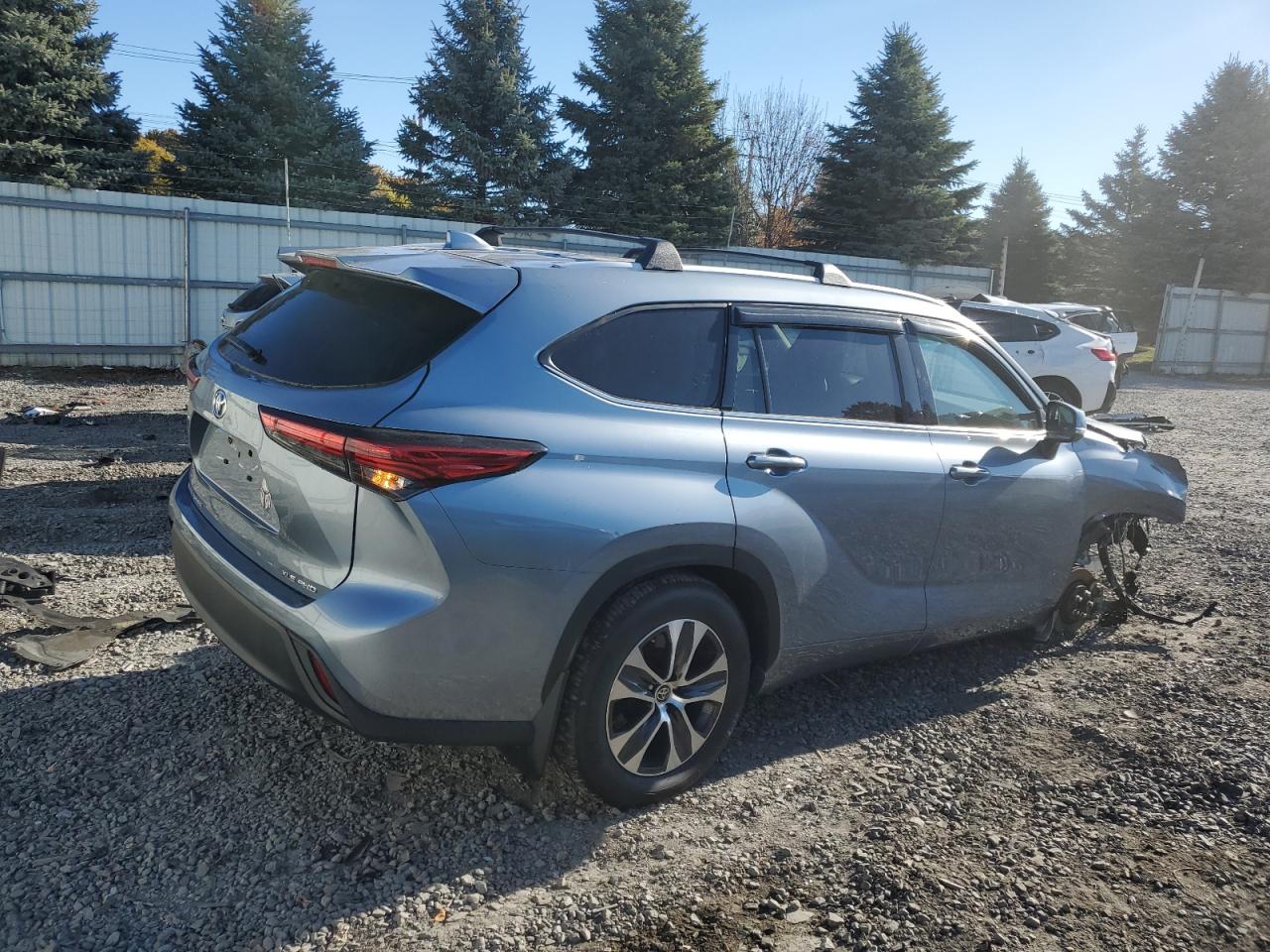 2022 TOYOTA HIGHLANDER XLE VIN:5TDHZRBH7NS206193