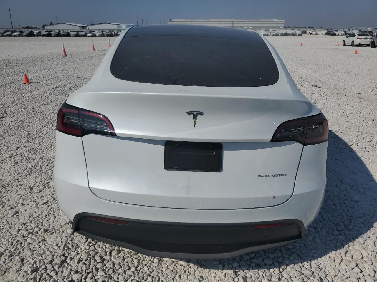 2024 TESLA MODEL Y  VIN:7SAYGDEE1RA279192