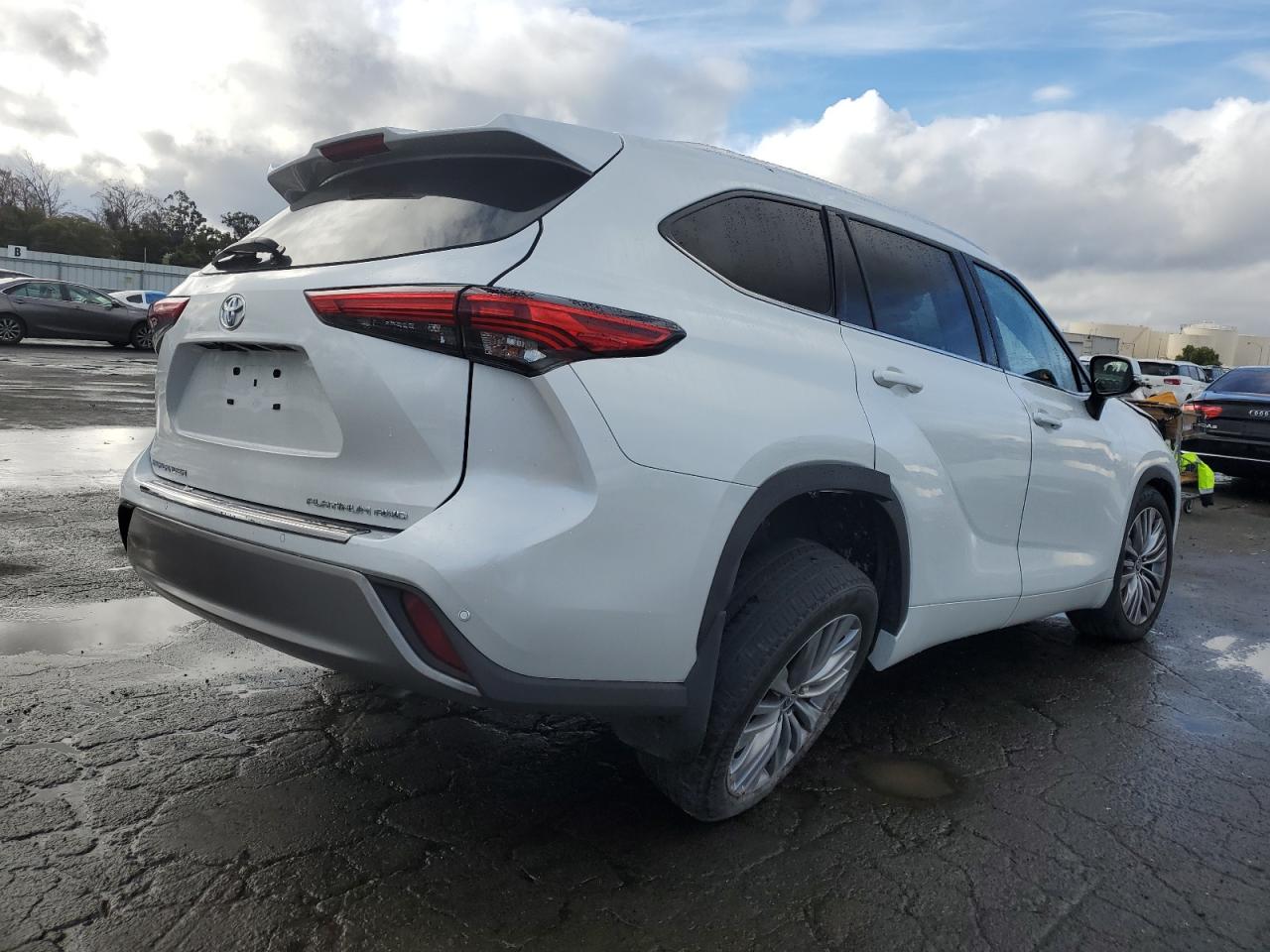 2022 TOYOTA HIGHLANDER PLATINUM VIN:5TDFZRBH0NS195786
