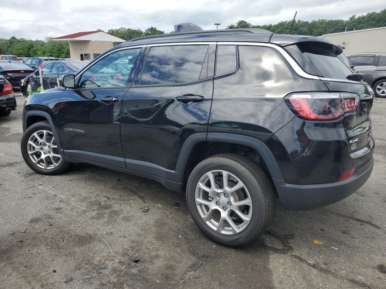 2024 JEEP COMPASS LATITUDE LUX VIN:3C4NJDFN9RT154011