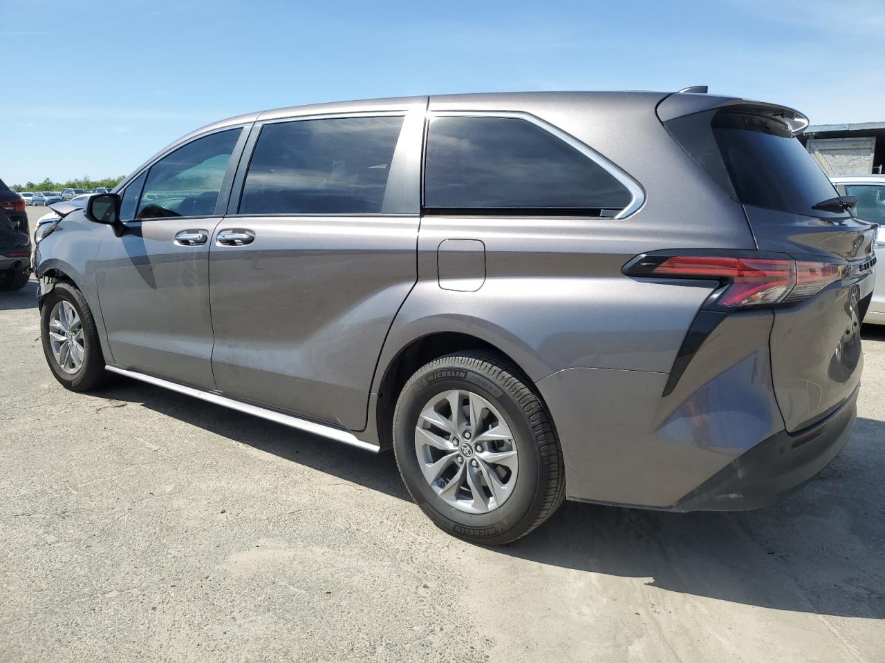 2022 TOYOTA SIENNA XLE VIN:5TDYRKEC3NS125652