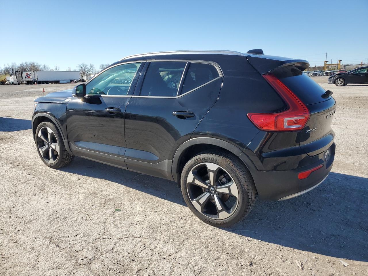 2022 VOLVO XC40 T5 MOMENTUM VIN:YV4162UK5N2640434