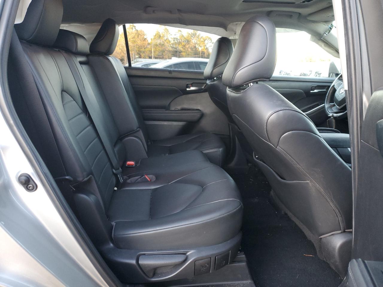 2022 TOYOTA HIGHLANDER XLE VIN:5TDGZRAH5NS140157