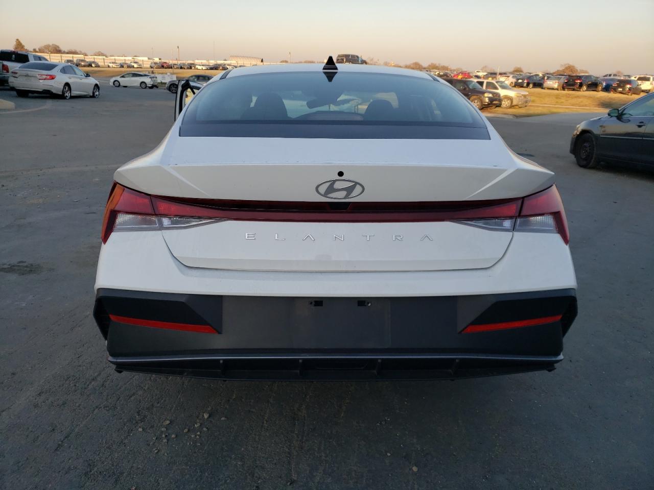 2024 HYUNDAI ELANTRA SE VIN:KMHLL4DG3RU775543