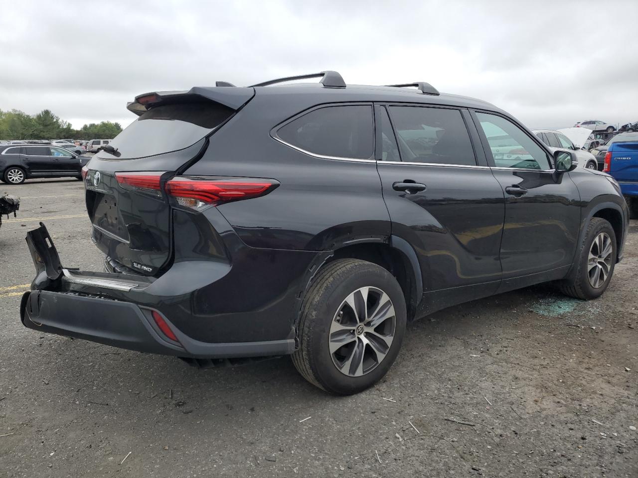 2022 TOYOTA HIGHLANDER XLE VIN:5TDGZRBH6NS591676